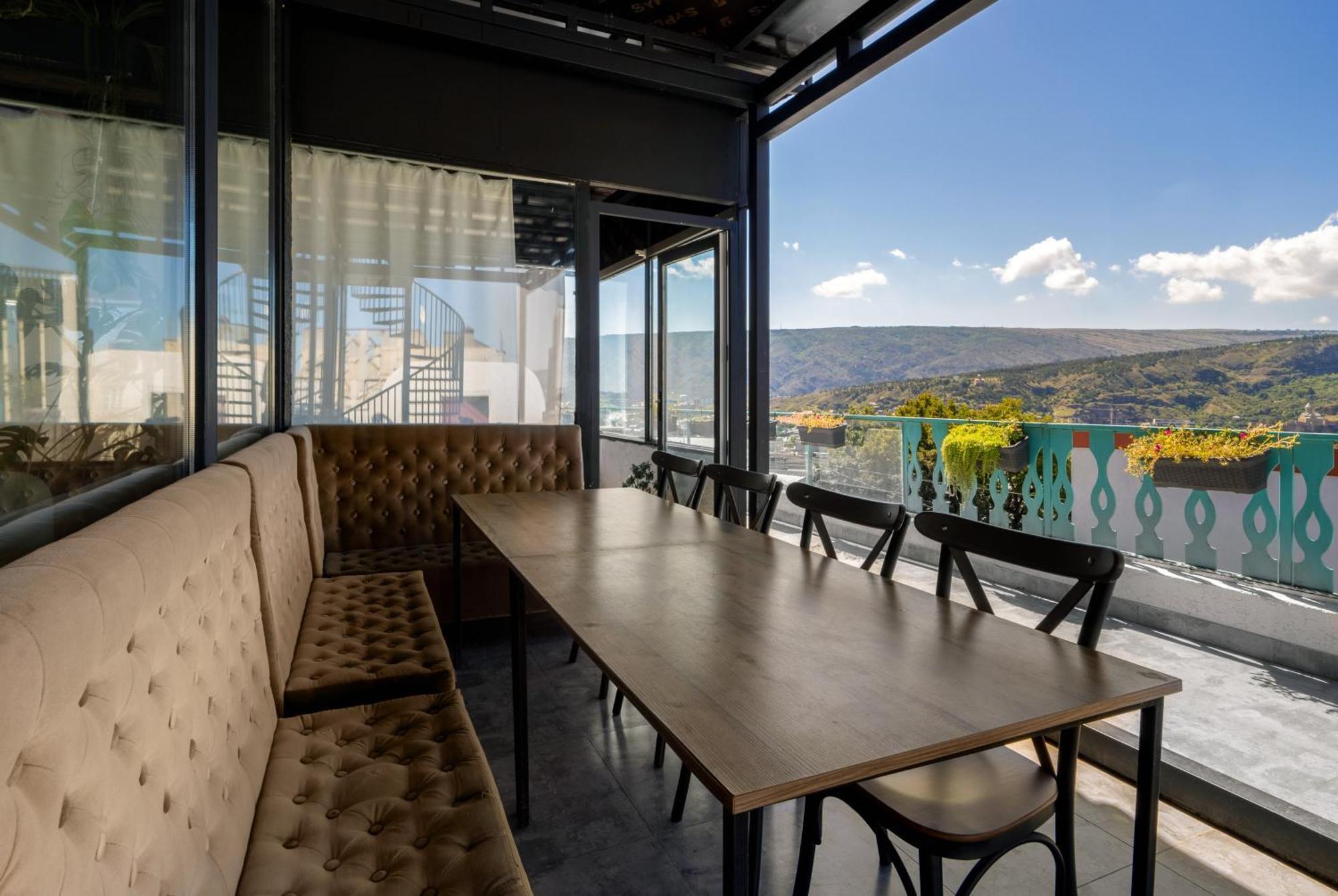 Hotel Tato & Coworking Space Tbilisi ภายนอก รูปภาพ