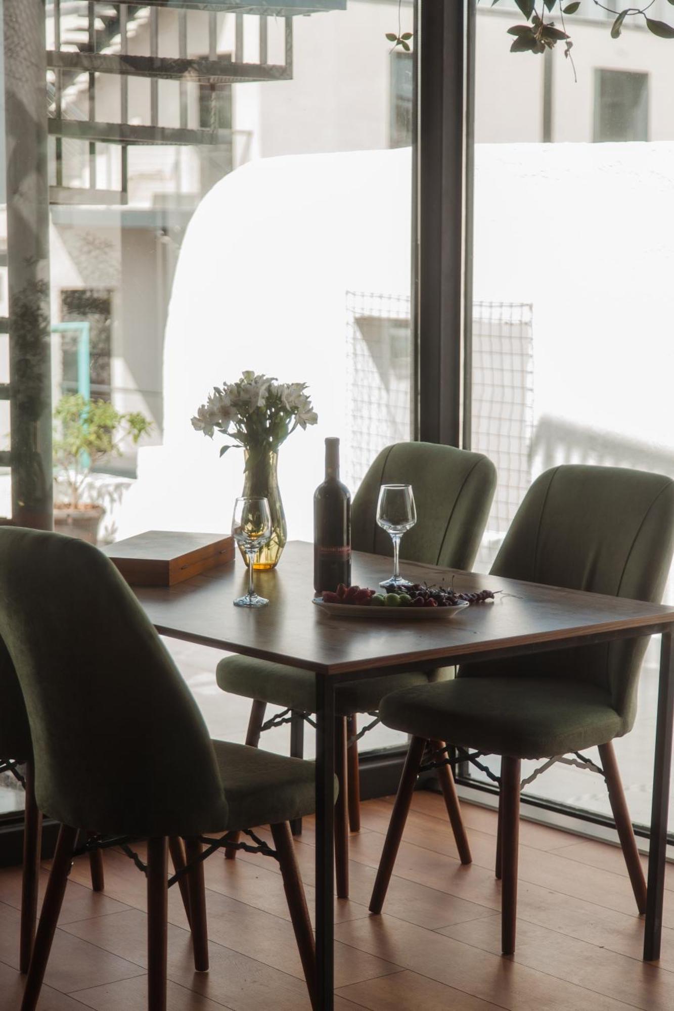 Hotel Tato & Coworking Space Tbilisi ภายนอก รูปภาพ