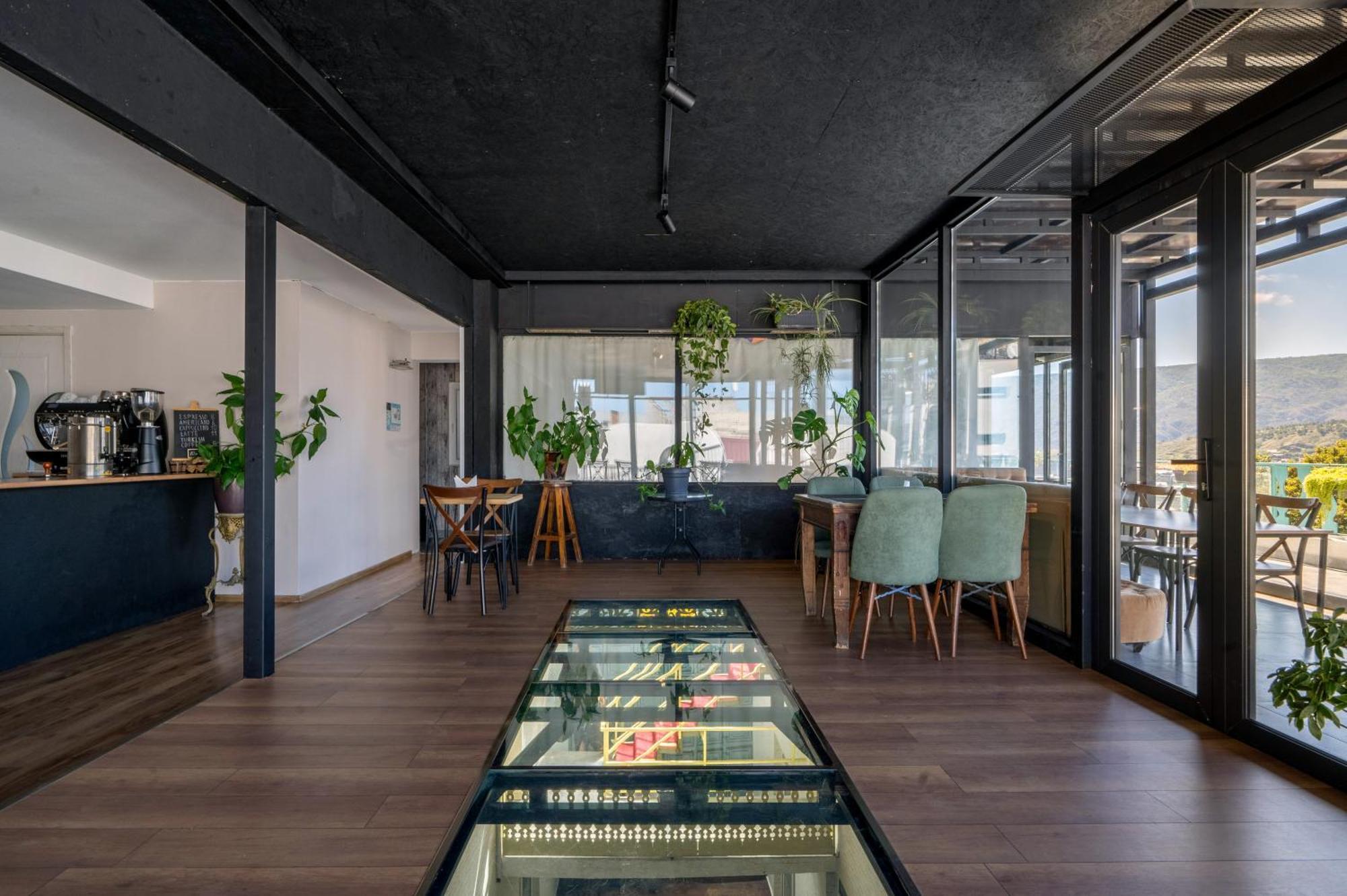 Hotel Tato & Coworking Space Tbilisi ภายนอก รูปภาพ